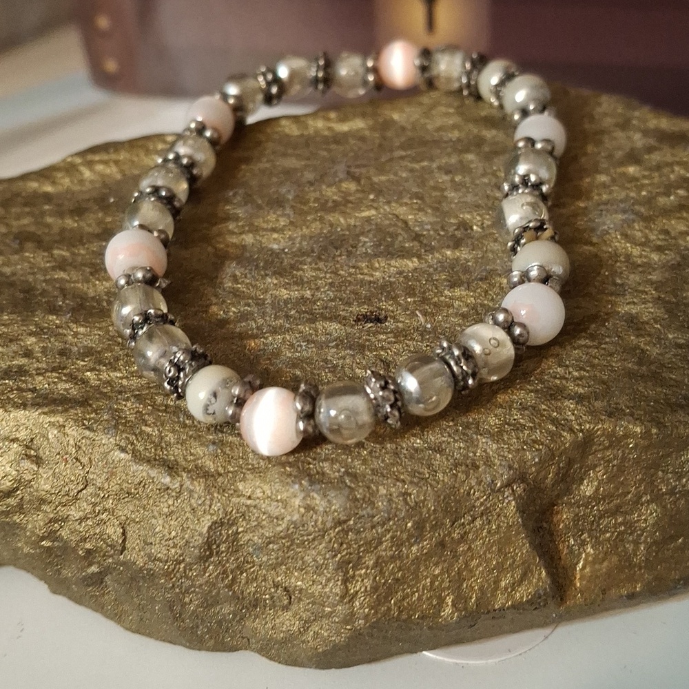 Silver beaded shell pearl stretchy bracelet